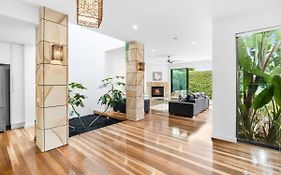 Luxury Torquay Townhouse 150M To Beach